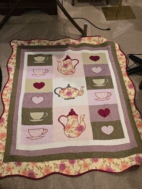 Source Unknown Floral Tea Pot and Cup Patchwork Quilt in Pink, Green, Cream